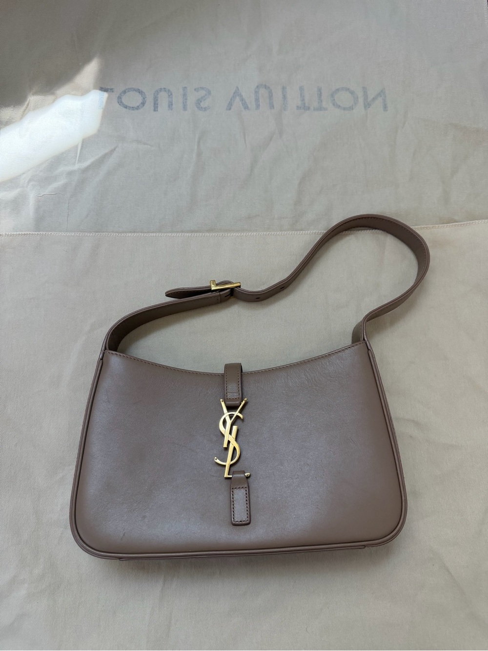 SAINT LAURENT LE 5 A 7 HOBO BAG - Picture 4 of 16